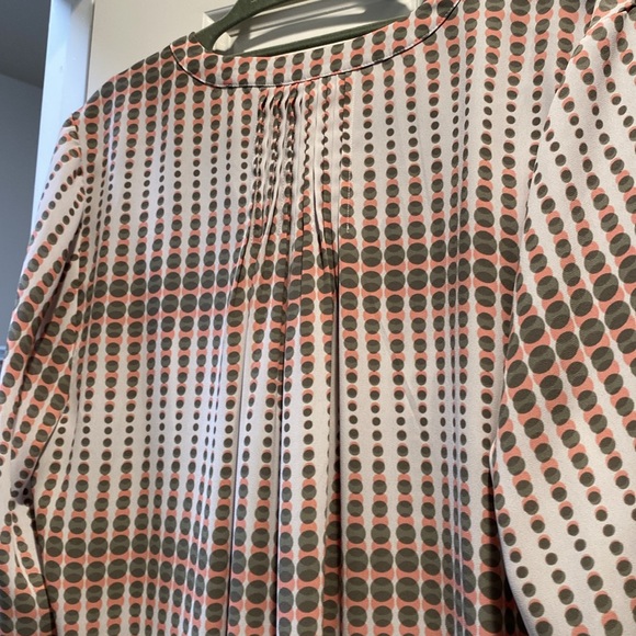 Beautiful size M top from NYDJ - Picture 6 of 9